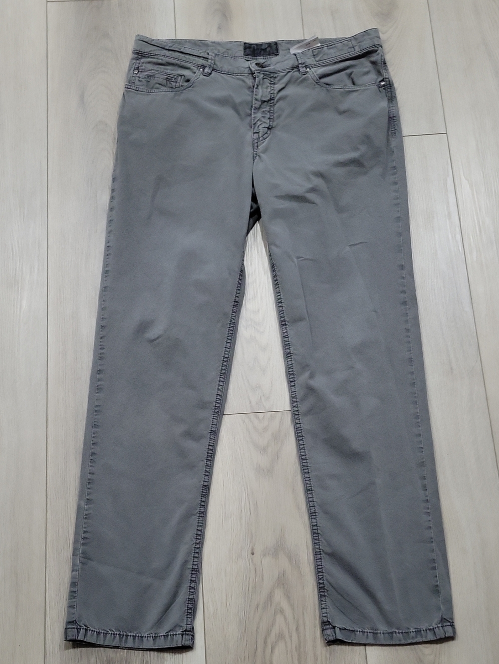 Hiltl Men's Straight-Leg Jeans in Gray 34x34